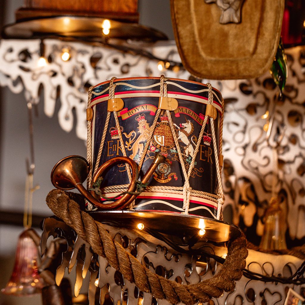 An Elizabeth II biscuit drum tin and a thick rope